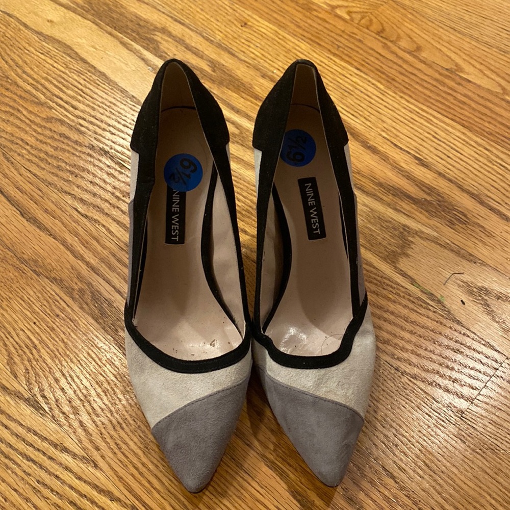 Like new suede pumps!!